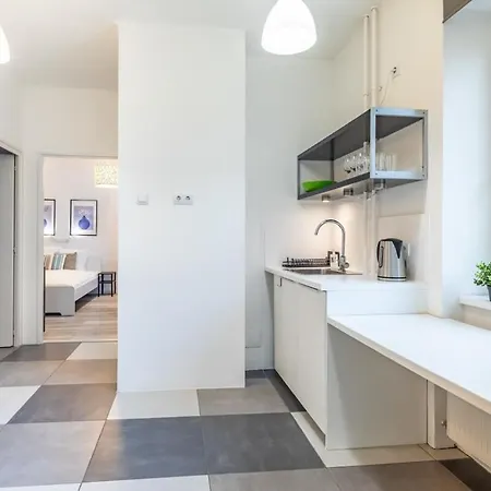 Modern Elegance Spacious And Cozy דירה