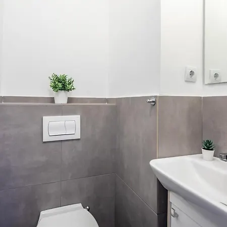 Modern Elegance Spacious And Cozy *