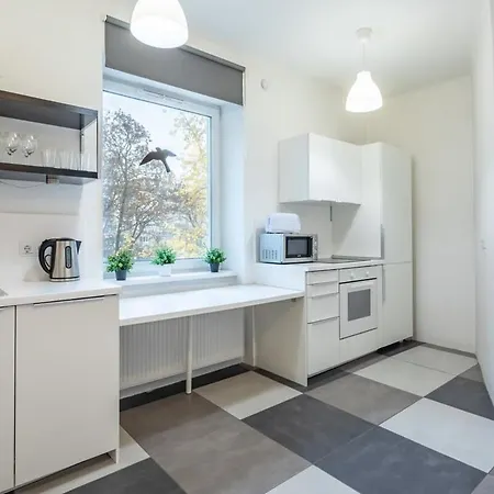 Modern Elegance Spacious And Cozy דירה