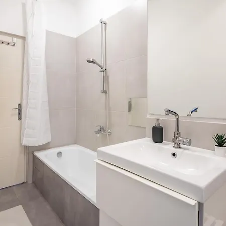 דירה Modern Elegance Spacious And Cozy *