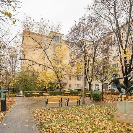 Modern Elegance Spacious And Cozy דירה בודפשט
