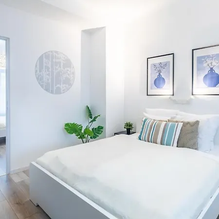 Modern Elegance Spacious And Cozy דירה בודפשט