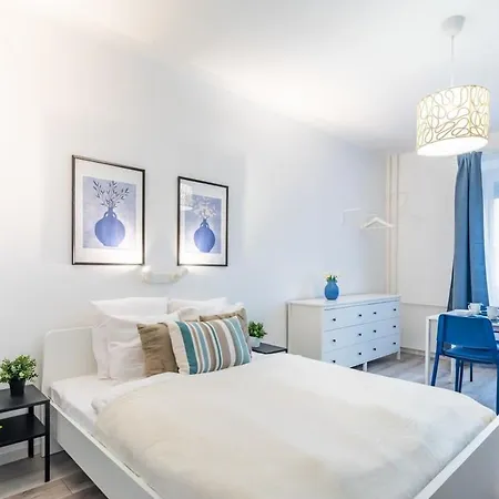 Modern Elegance Spacious And Cozy בודפשט