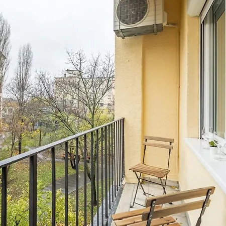 Modern Elegance Spacious And Cozy דירה